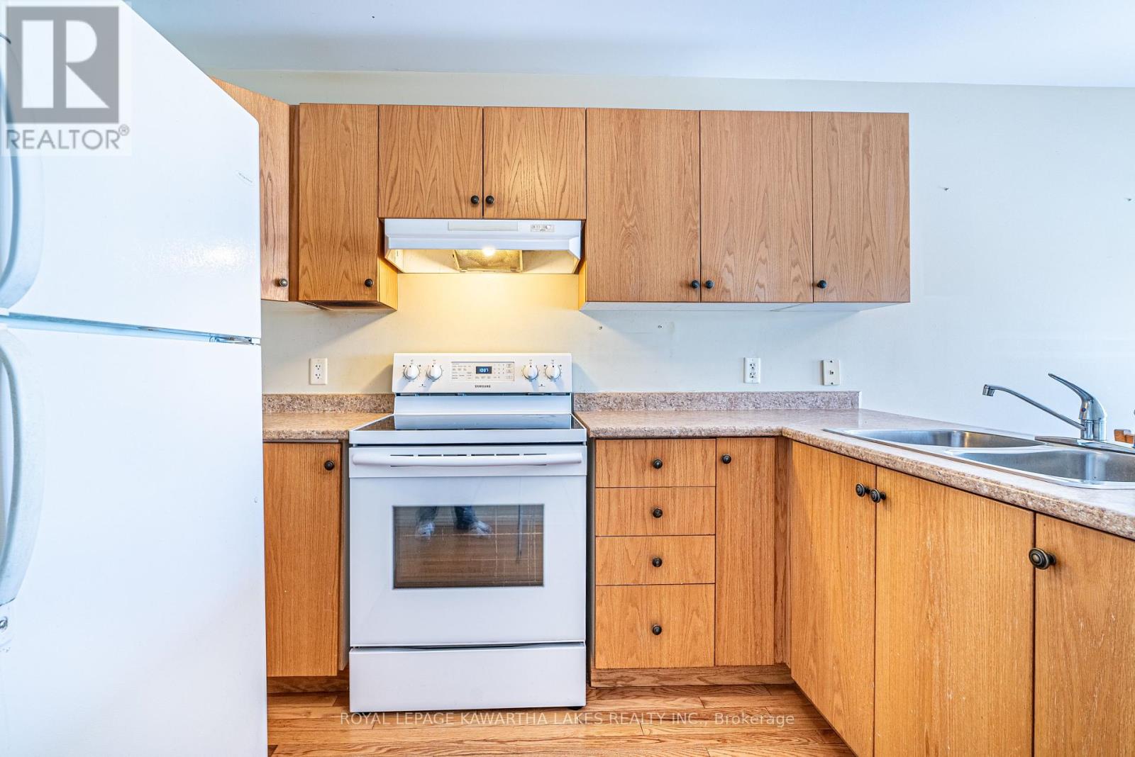 36 Fallingbrook Crescent, Kawartha Lakes, Ontario  K9V 0B3 - Photo 11 - X11970988