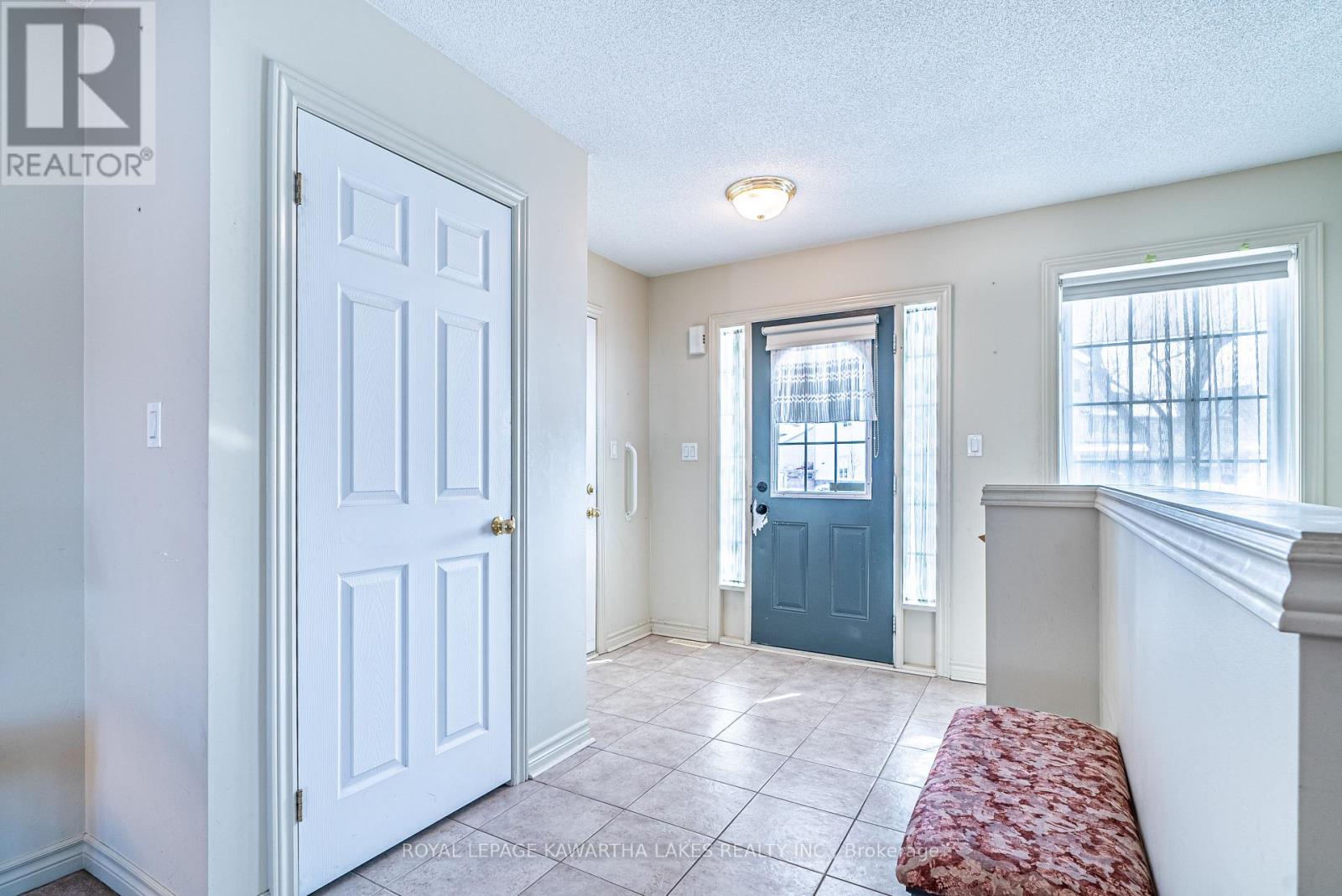 36 Fallingbrook Crescent, Kawartha Lakes, Ontario  K9V 0B3 - Photo 6 - X11970988