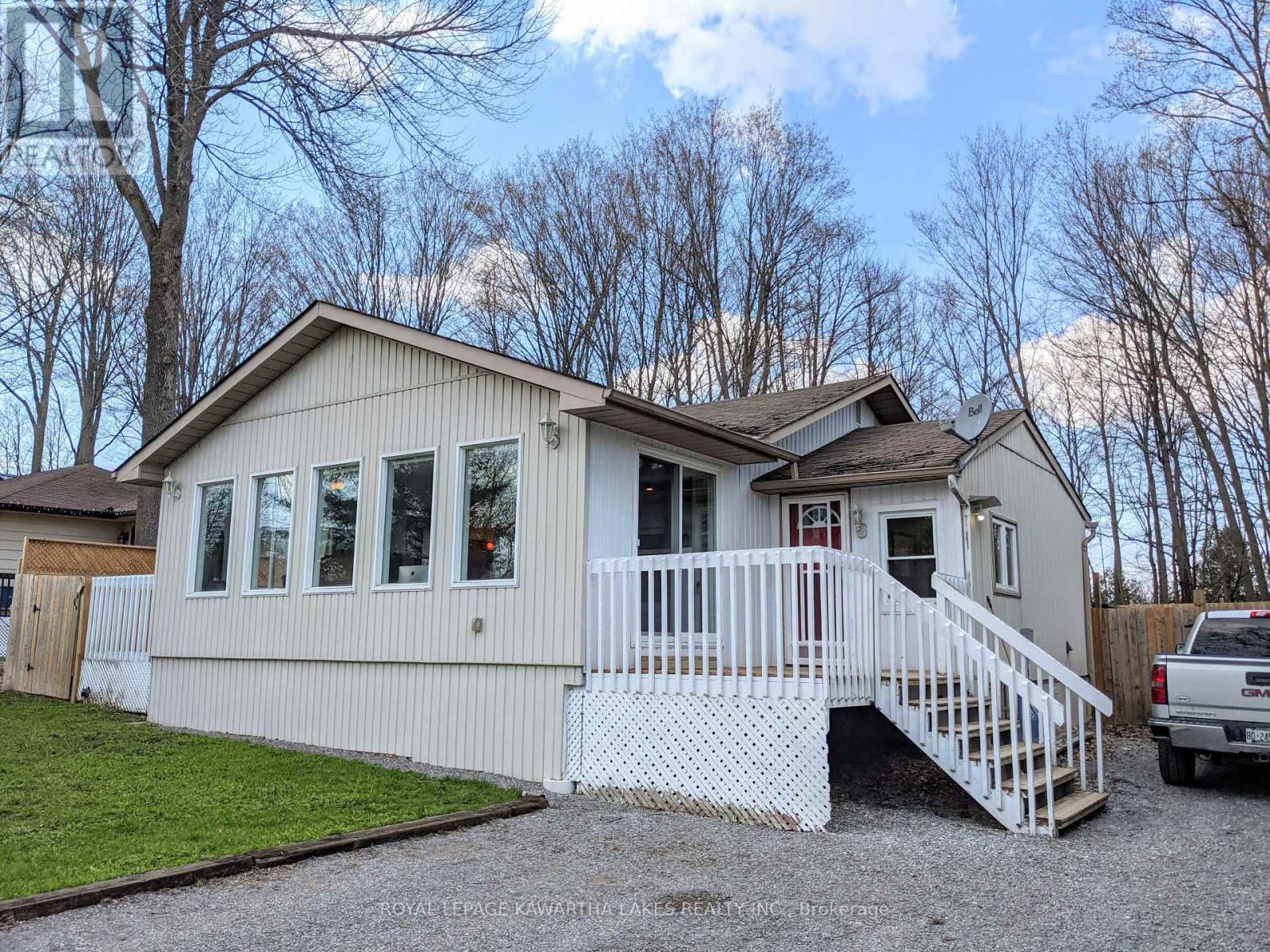 21 Pleasure Street, Kawartha Lakes, Ontario  K0M 1G0 - Photo 2 - X11996271