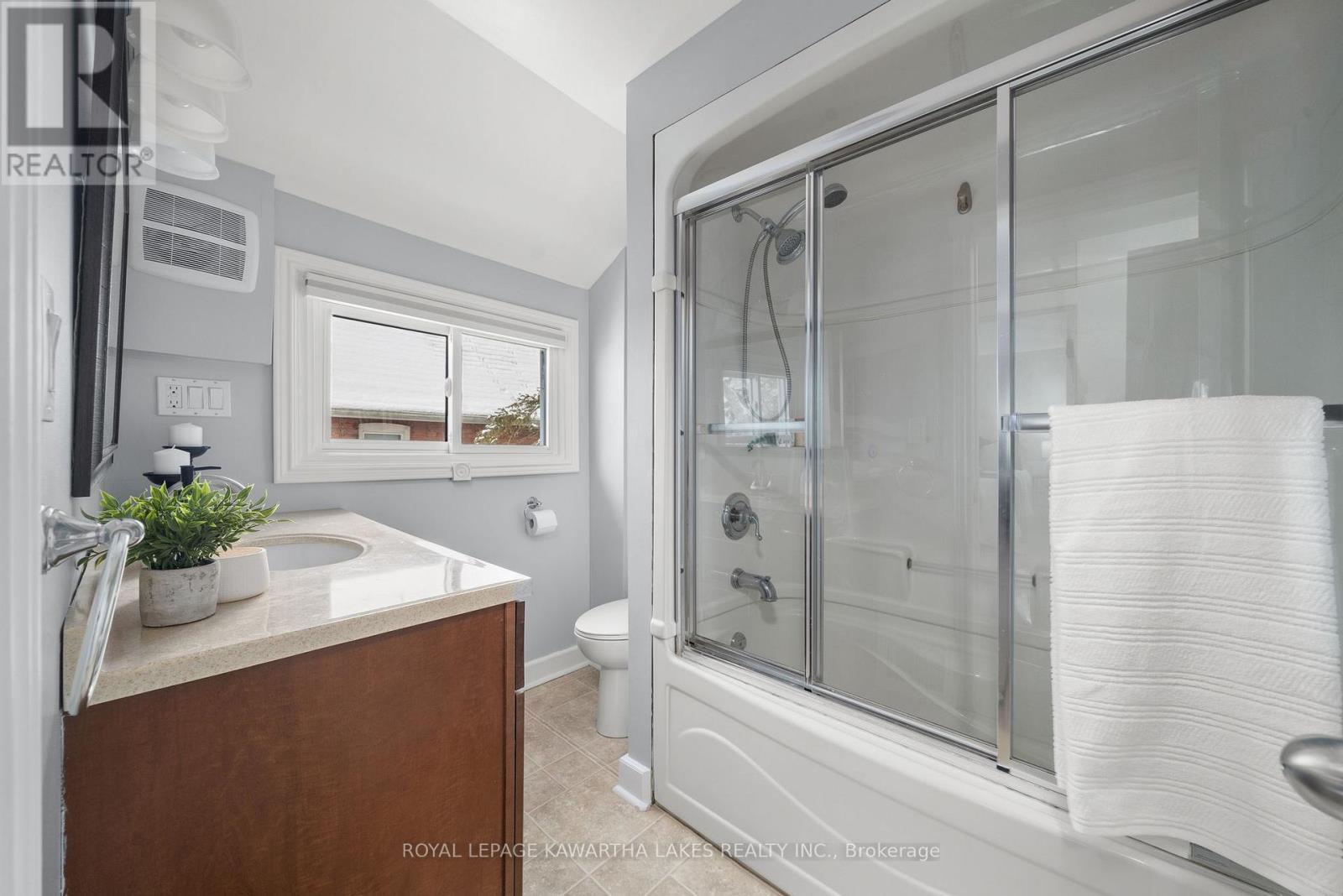 18 Bond Street W, Kawartha Lakes, Ontario  K9V 3P6 - Photo 14 - X12194712
