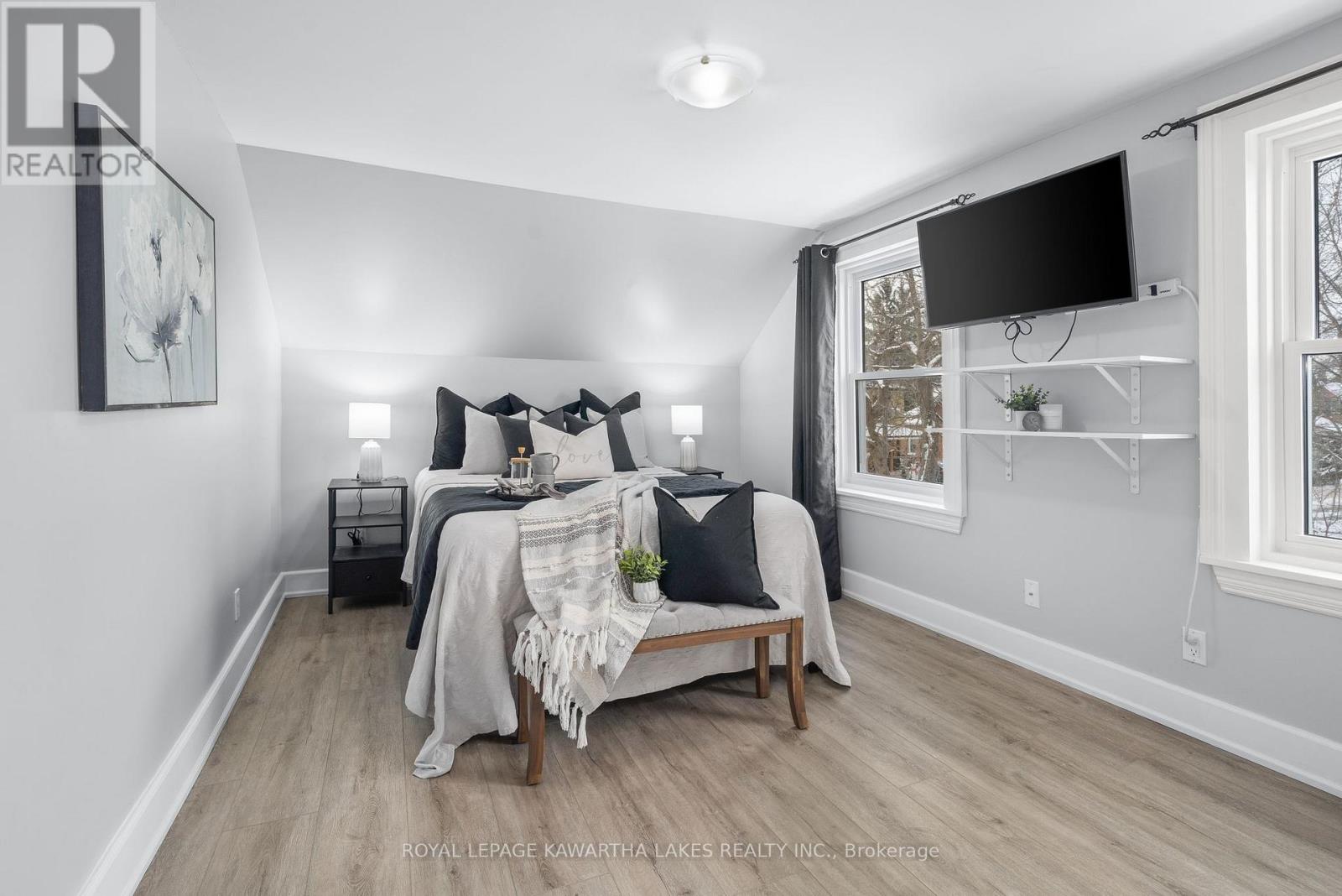 18 Bond Street W, Kawartha Lakes, Ontario  K9V 3P6 - Photo 6 - X12194712