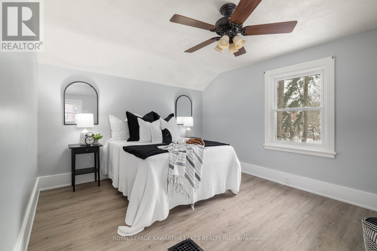 18 Bond Street W, Kawartha Lakes, Ontario  K9V 3P6 - Photo 9 - X12194712