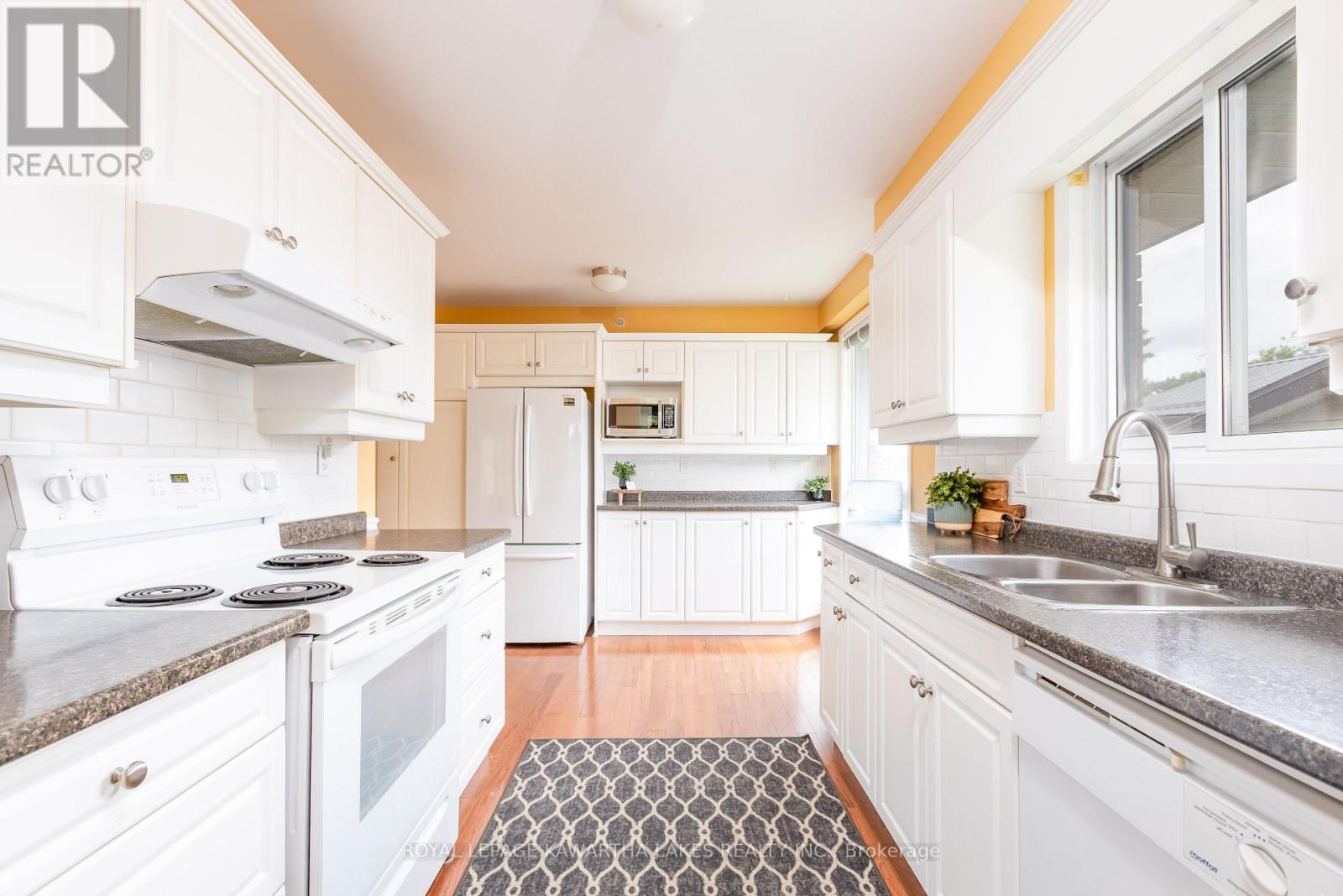 12 Hillside Drive, Kawartha Lakes, Ontario  K9V 1A4 - Photo 11 - X12215114