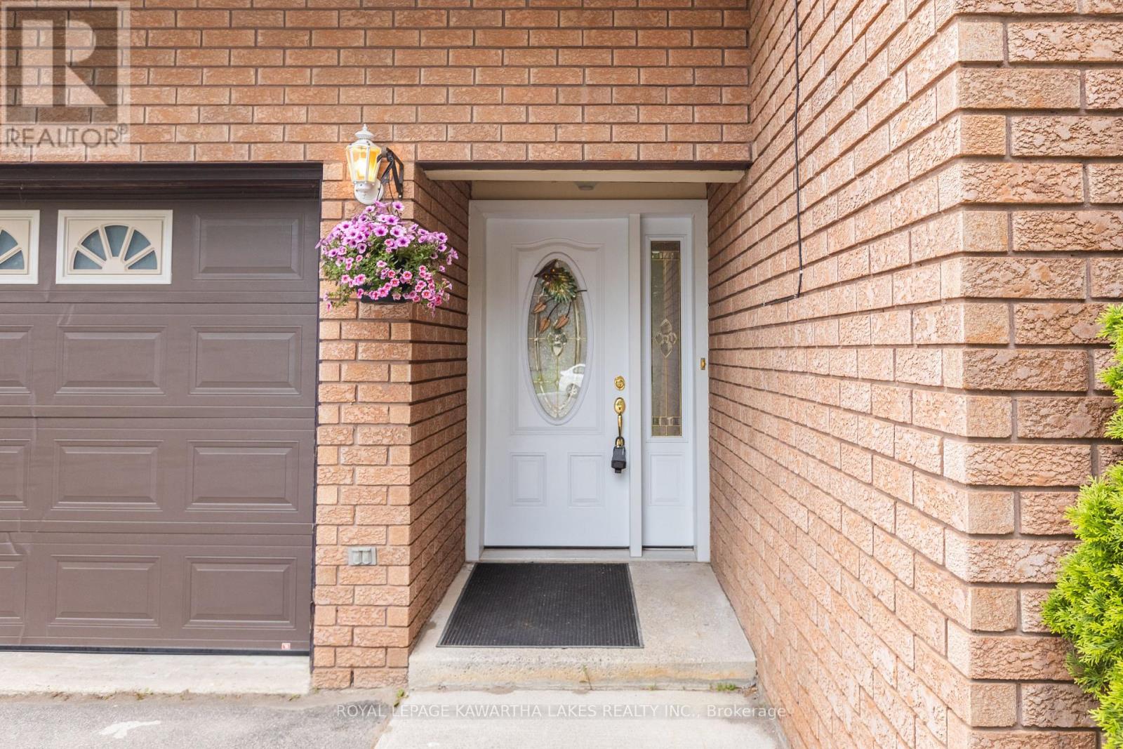 12 Hillside Drive, Kawartha Lakes, Ontario  K9V 1A4 - Photo 2 - X12215114