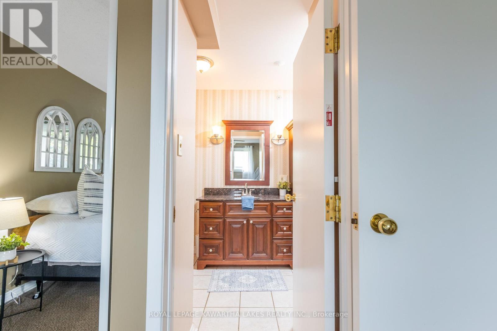 12 Hillside Drive, Kawartha Lakes, Ontario  K9V 1A4 - Photo 20 - X12215114