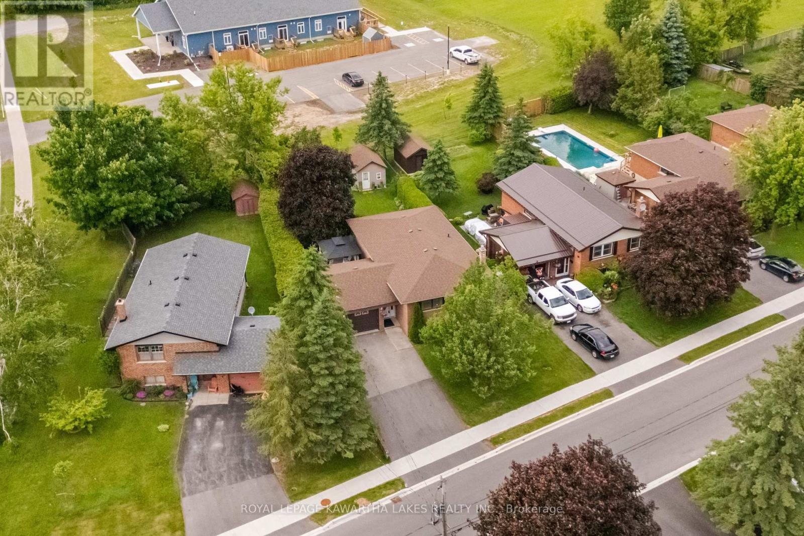 12 Hillside Drive, Kawartha Lakes, Ontario  K9V 1A4 - Photo 36 - X12215114