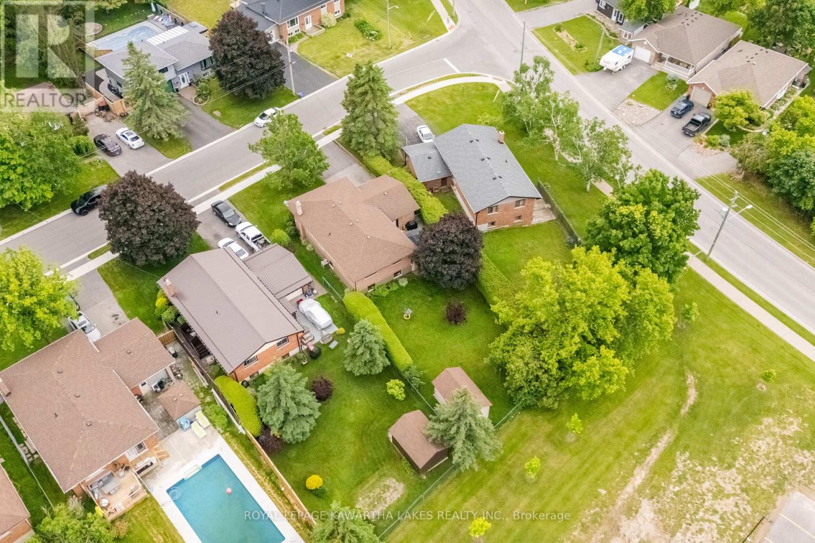 12 Hillside Drive, Kawartha Lakes, Ontario  K9V 1A4 - Photo 38 - X12215114