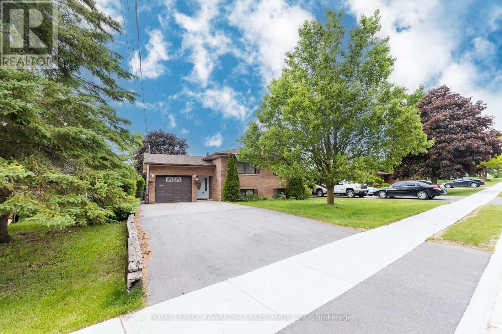 12 Hillside Drive, Kawartha Lakes, Ontario  K9V 1A4 - Photo 39 - X12215114